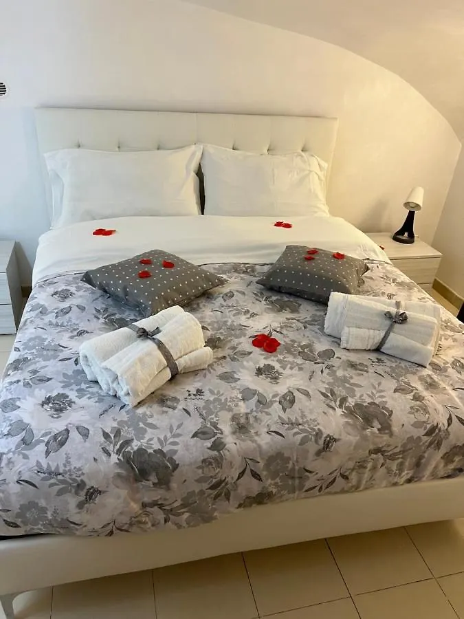 Petite Suite Napoli 0*,
